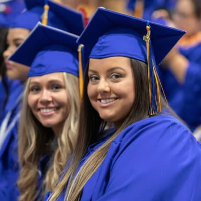 博天堂官方 students at graduation